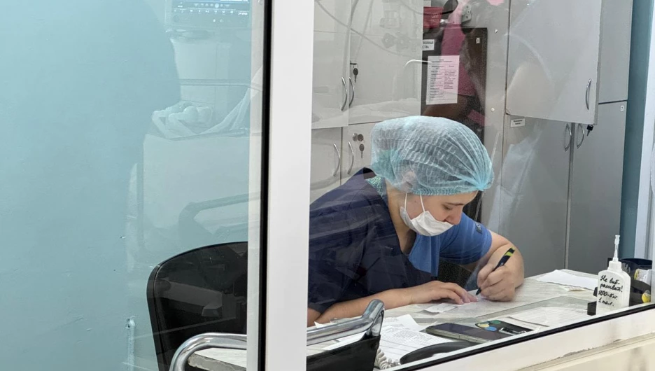 Медсестра, операция, врачи. 