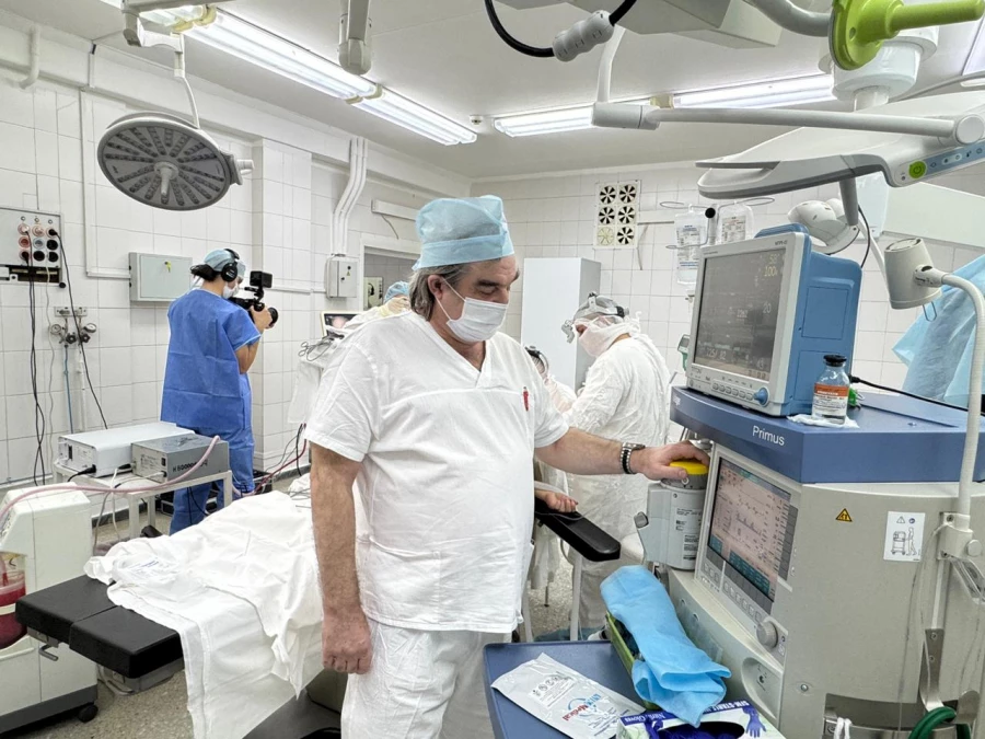 Операция, врачи.