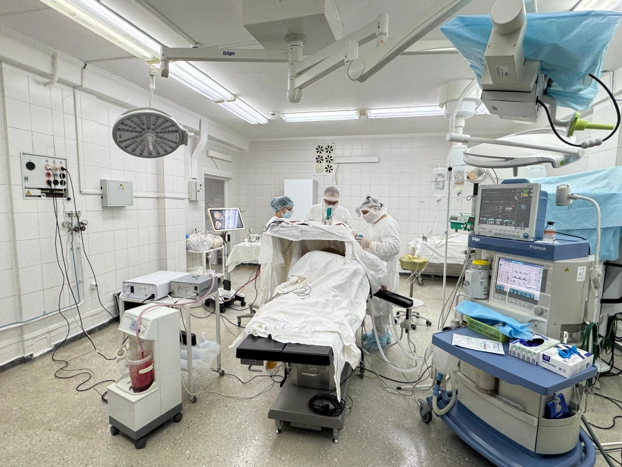 Операция, врачи.