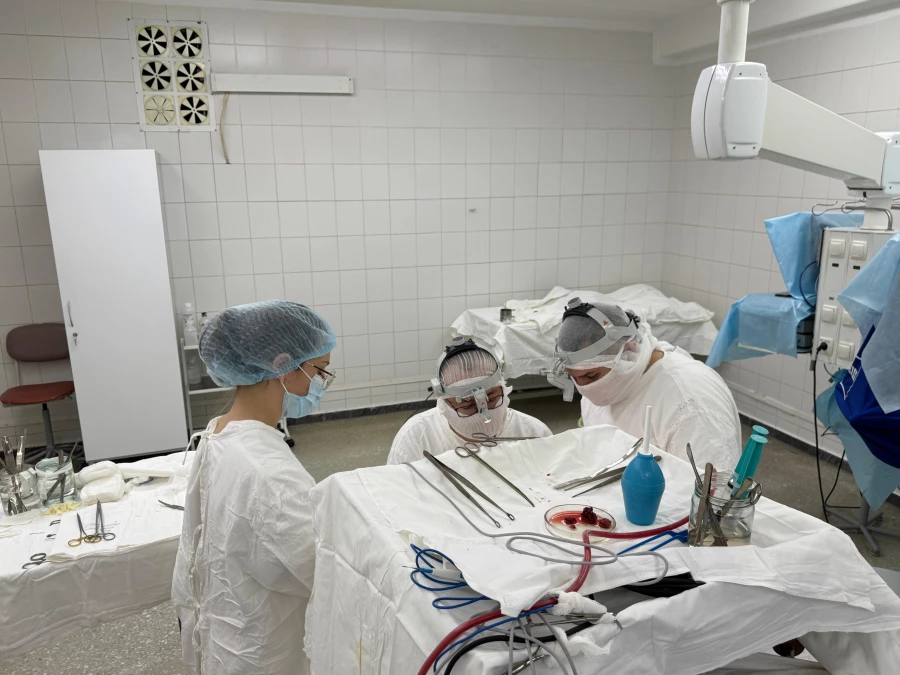 Операция, врачи.