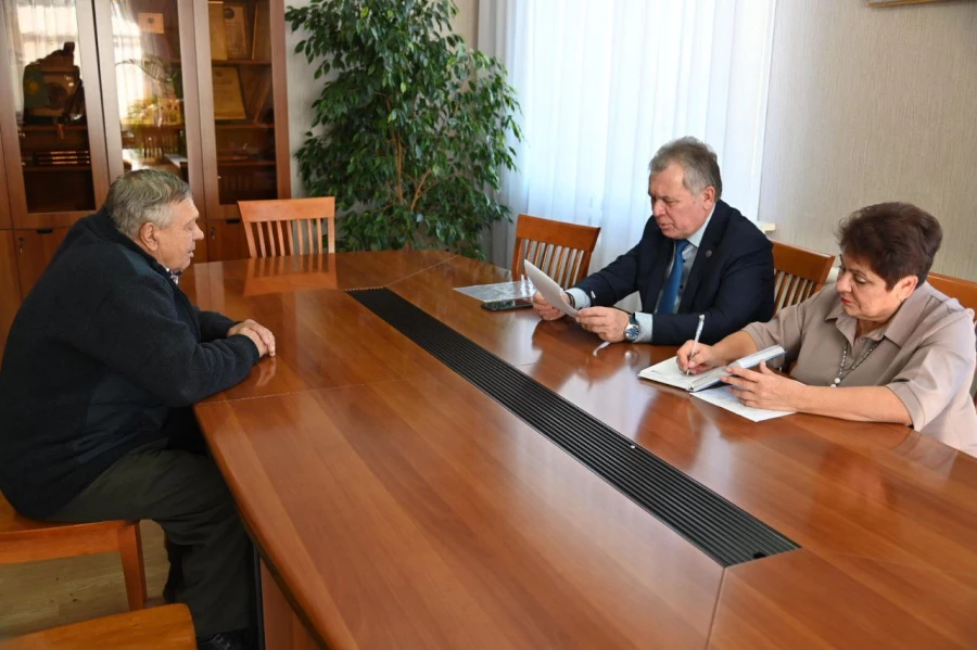 Встреча Александра Романенко с семьями участников специальной военной операции в Локтевском районе.