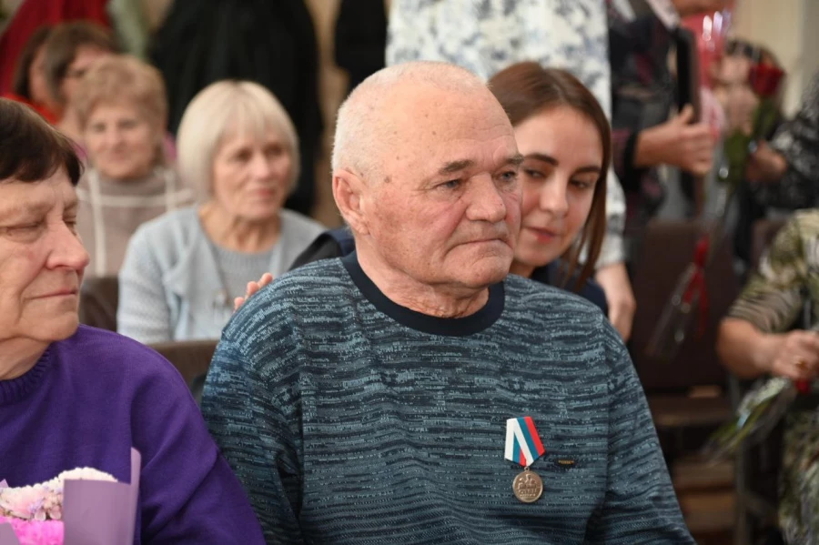 Встреча Александра Романенко с семьями участников специальной военной операции в Локтевском районе.