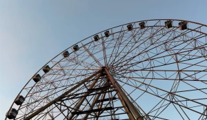 Колесо обозрение в парке «Арлекино».