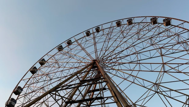 Колесо обозрение в парке «Арлекино».
