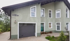 Коттедж за 25,3 млн рублей продают на Алтае.