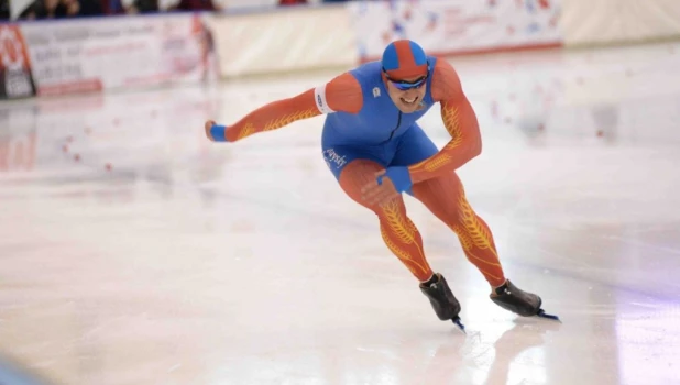 Барнаульский конькобежец Виктор Муштаков