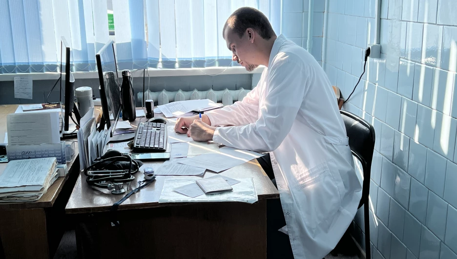 Прием у врача. Врач. Участковый терапевт.