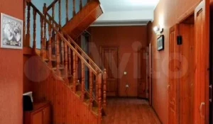 В Барнауле продают коттедж за 16,3 млн рублей.