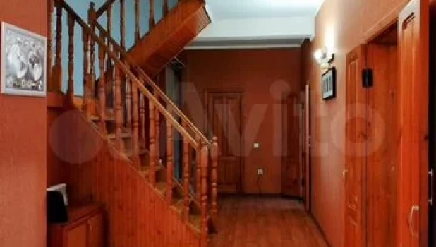 В Барнауле продают коттедж за 16,3 млн рублей.