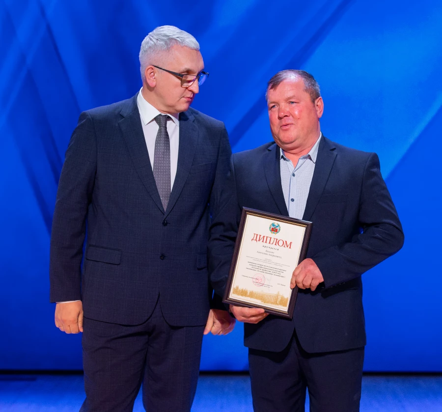 Награждение победителей и призеров краевых конкурсов «Лучший по профессии» и «Лучший шеф-наставник». Барнаул, 2025 год.