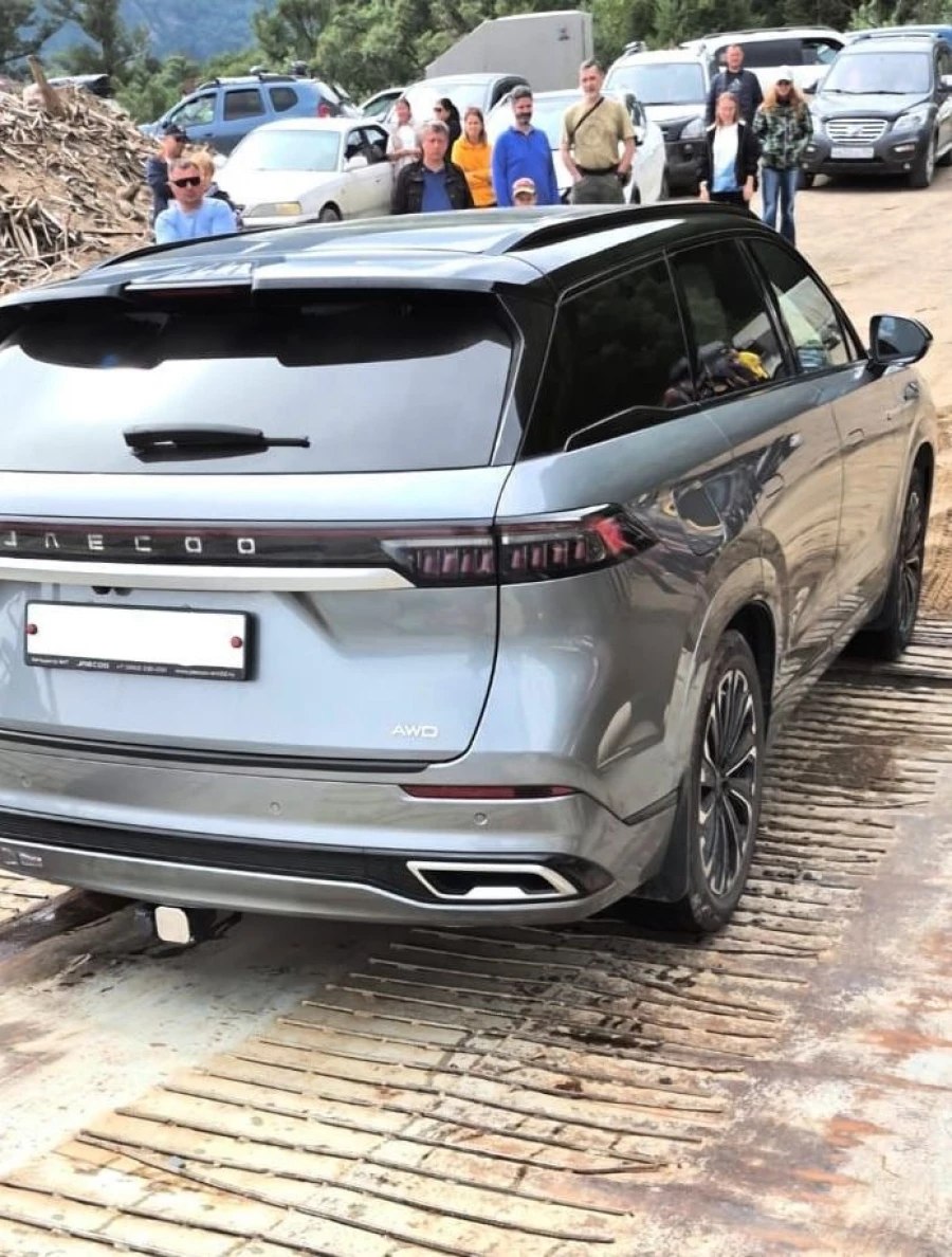 Флагманский кроссовер JAECOO J8.