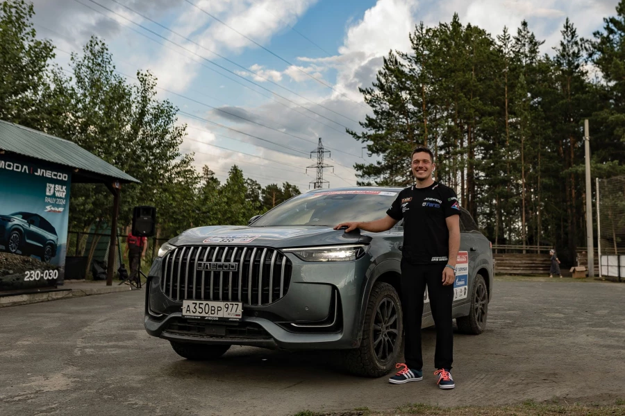 Кроссовер JAECOO J8 участвовал в сложных испытаниях под управлением Сергея Карякина.