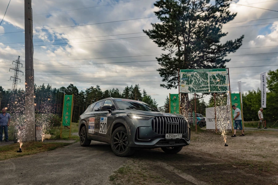 Кроссовер JAECOO J8 участвовал в сложных испытаниях под управлением Сергея Карякина.