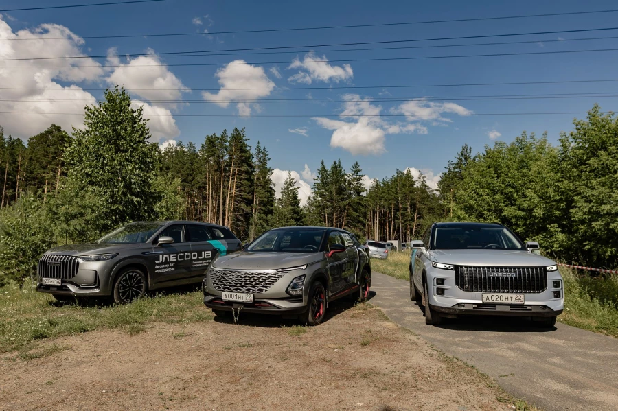 Кроссовер JAECOO J8 участвовал в сложных испытаниях под управлением Сергея Карякина.