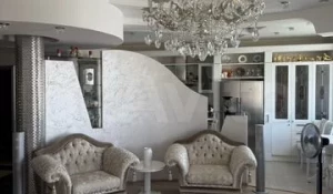 В Барнауле продают квартиру за 31,5 млн рублей.