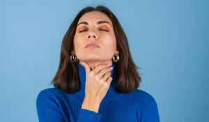 Болит горло.