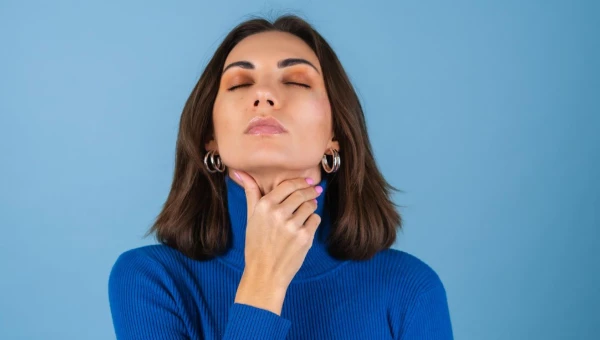 Болит горло.