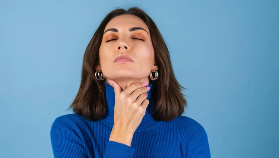 Болит горло.