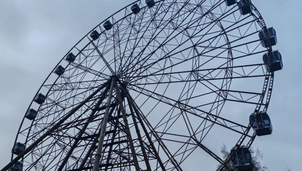 Колесо обозрения в парке «Арлекино».