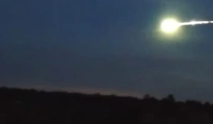 Горящий метеорит над Россией