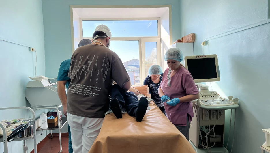 Хирург Евгений Дробот в Тальменской ЦРБ. 