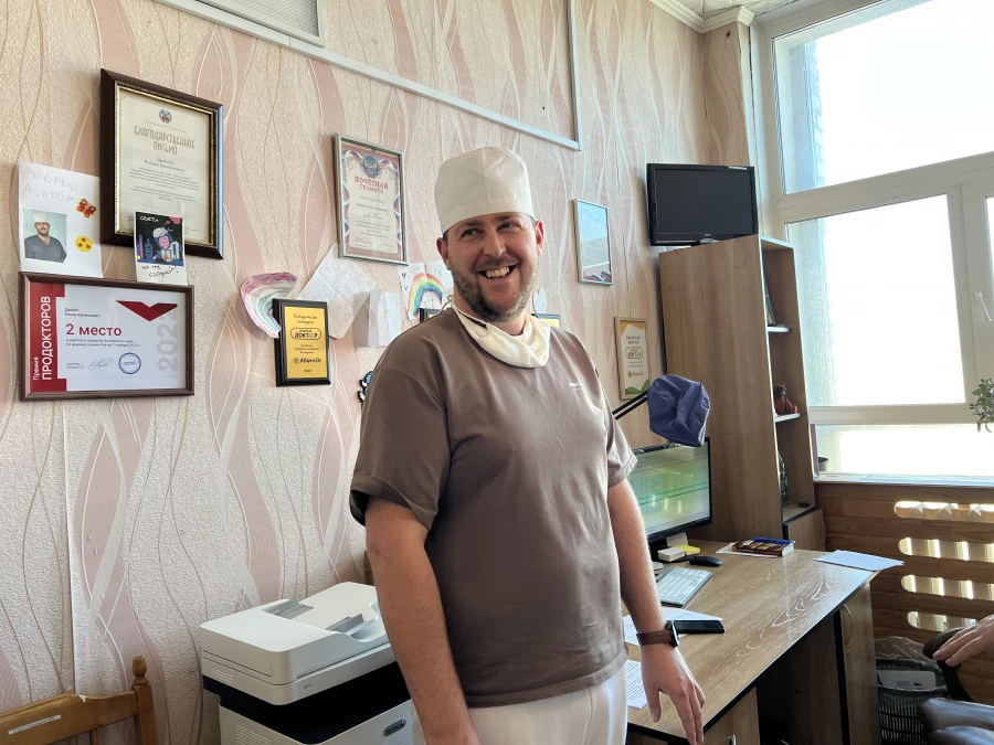 Хирург Евгений Дробот в Тальменской ЦРБ. 