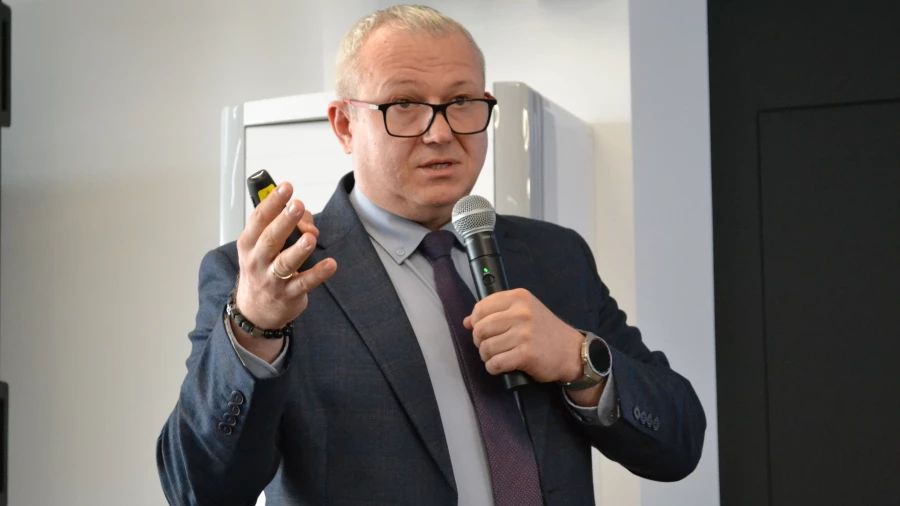 Директор по реализации золошлаковых материалов СГК Петр Саньков.