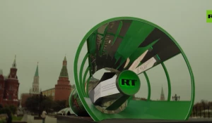 RT установил огромный рупор на Манежной площади в Москве.