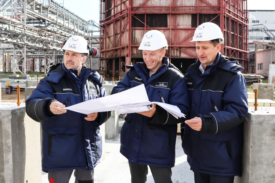 На алтайском заводе, который входит в холдинг Росхим, идет строительство современной градирни с насосной станцией