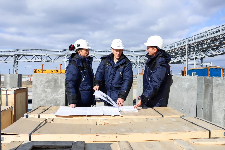 Строительство современной градирни с насосной станцией.