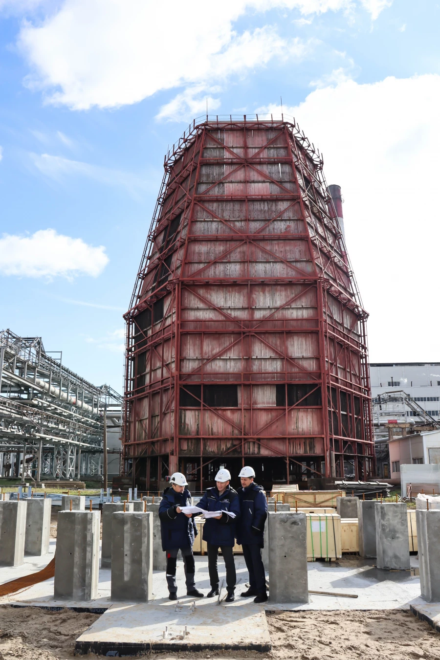 Строительство современной градирни с насосной станцией.