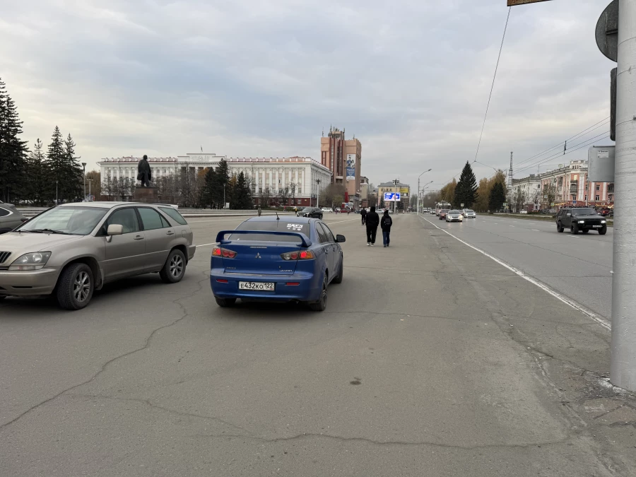 Площадь Советов. Парковка, автомобили