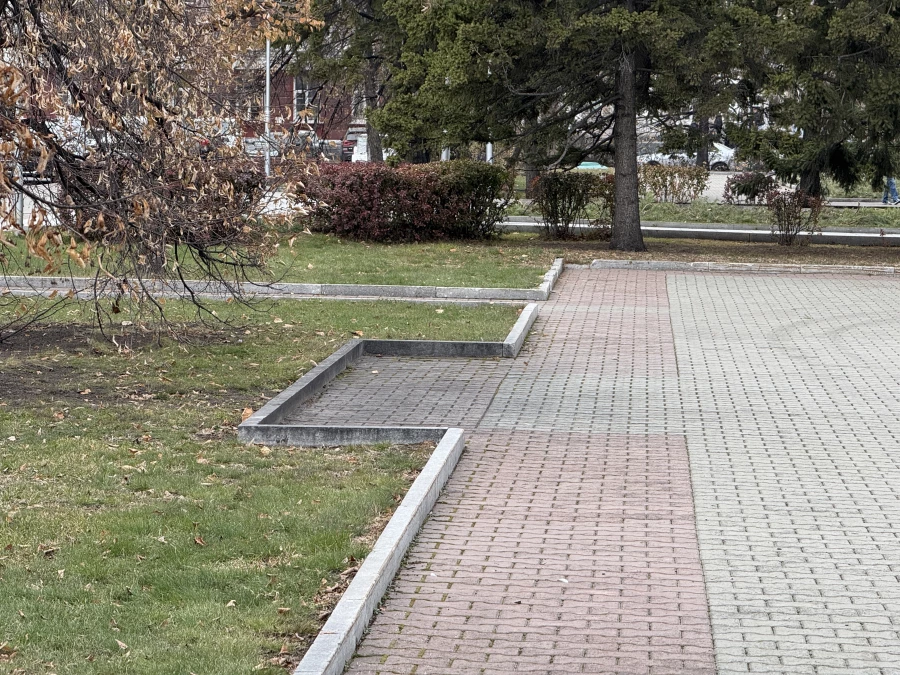 Площадь Советов. Плохое благоустройство