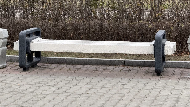 Площадь Советов. Лавочка