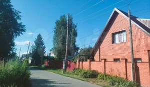 В Барнауле продают коттедж за 13,9 млн рублей.