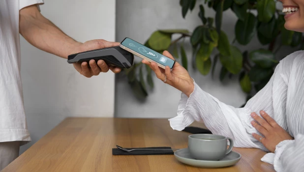 Безналичная оплата, бесконтактная оплата.