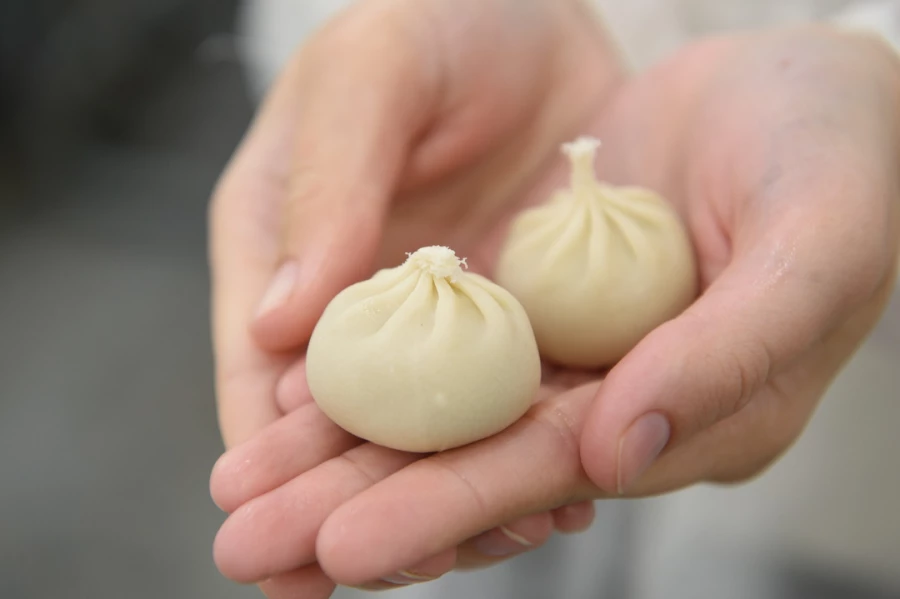 Один день в роли изготовителя полуфабрикатов провел журналист altapress.ru.