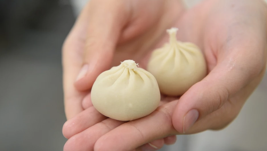 Один день в роли изготовителя полуфабрикатов провел журналист altapress.ru.