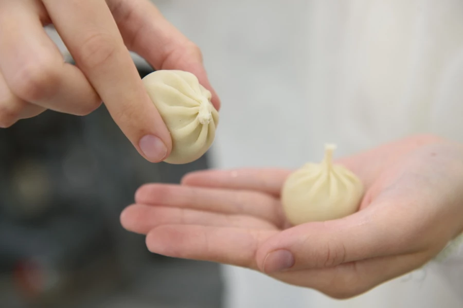 Один день в роли изготовителя полуфабрикатов провел журналист altapress.ru.