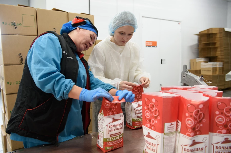 Один день в роли изготовителя полуфабрикатов провел журналист altapress.ru.