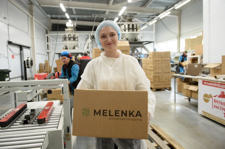 Один день в роли изготовителя полуфабрикатов провел журналист altapress.ru.