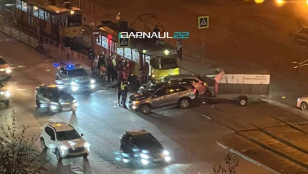 ДТП на пекрестке ул. Семенова-Попова 