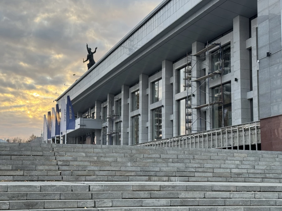 Площадь Сахарова. Театр драмы