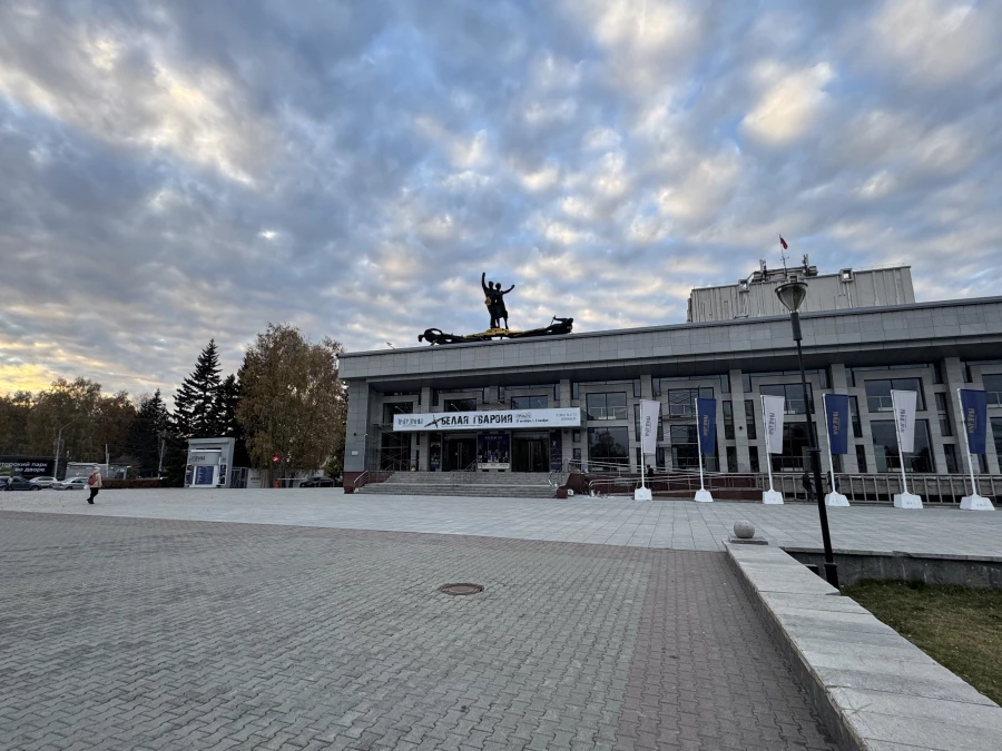 Площадь Сахарова. Театр драмы