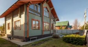 На Алтае продают коттедж за 17,5 млн рублей.