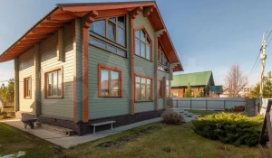 На Алтае продают коттедж за 17,5 млн рублей.