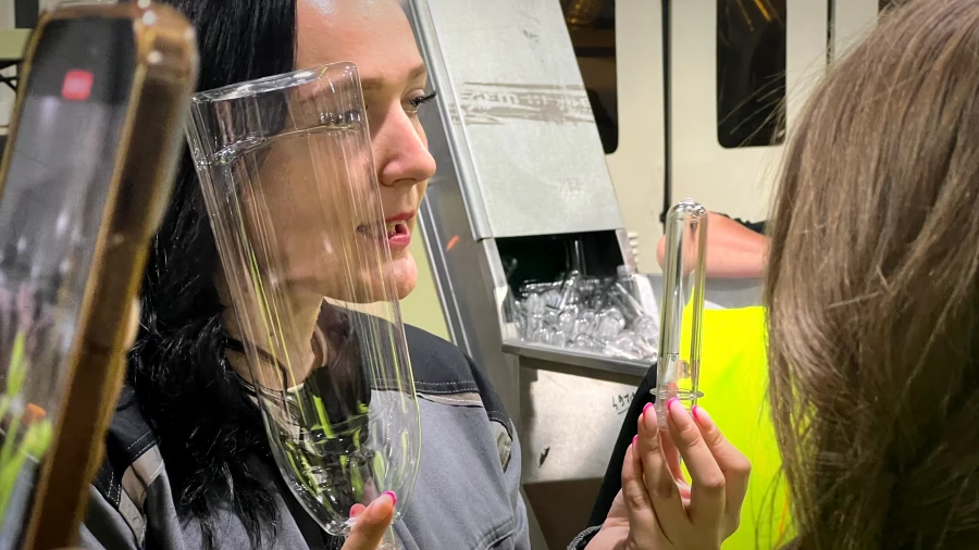 Экскурсия для школьников на предприятие «Ренессанс Косметик» в рамках проекта «Открытая промышленность».