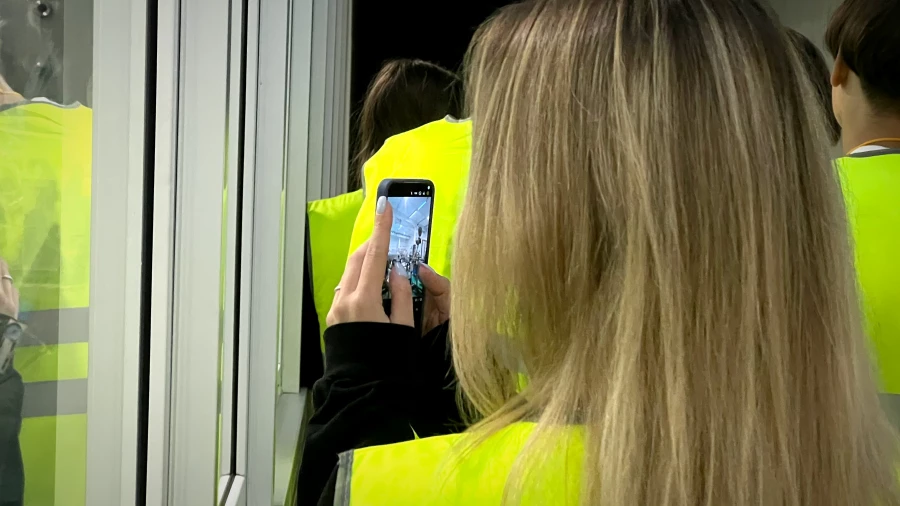 Экскурсия для школьников на предприятие «Ренессанс Косметик» в рамках проекта «Открытая промышленность».