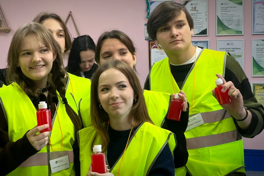 Экскурсия для школьников на предприятие «Ренессанс Косметик» в рамках проекта «Открытая промышленность».