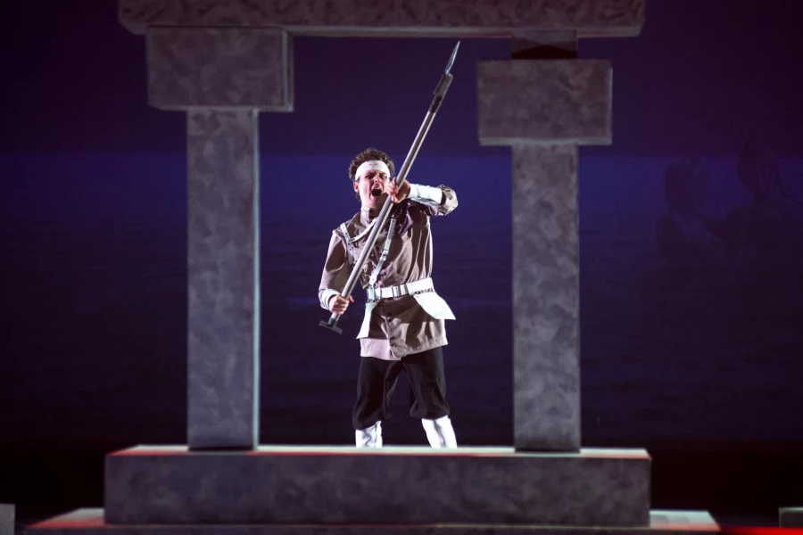 «Белая гвардия» в театре драмы.